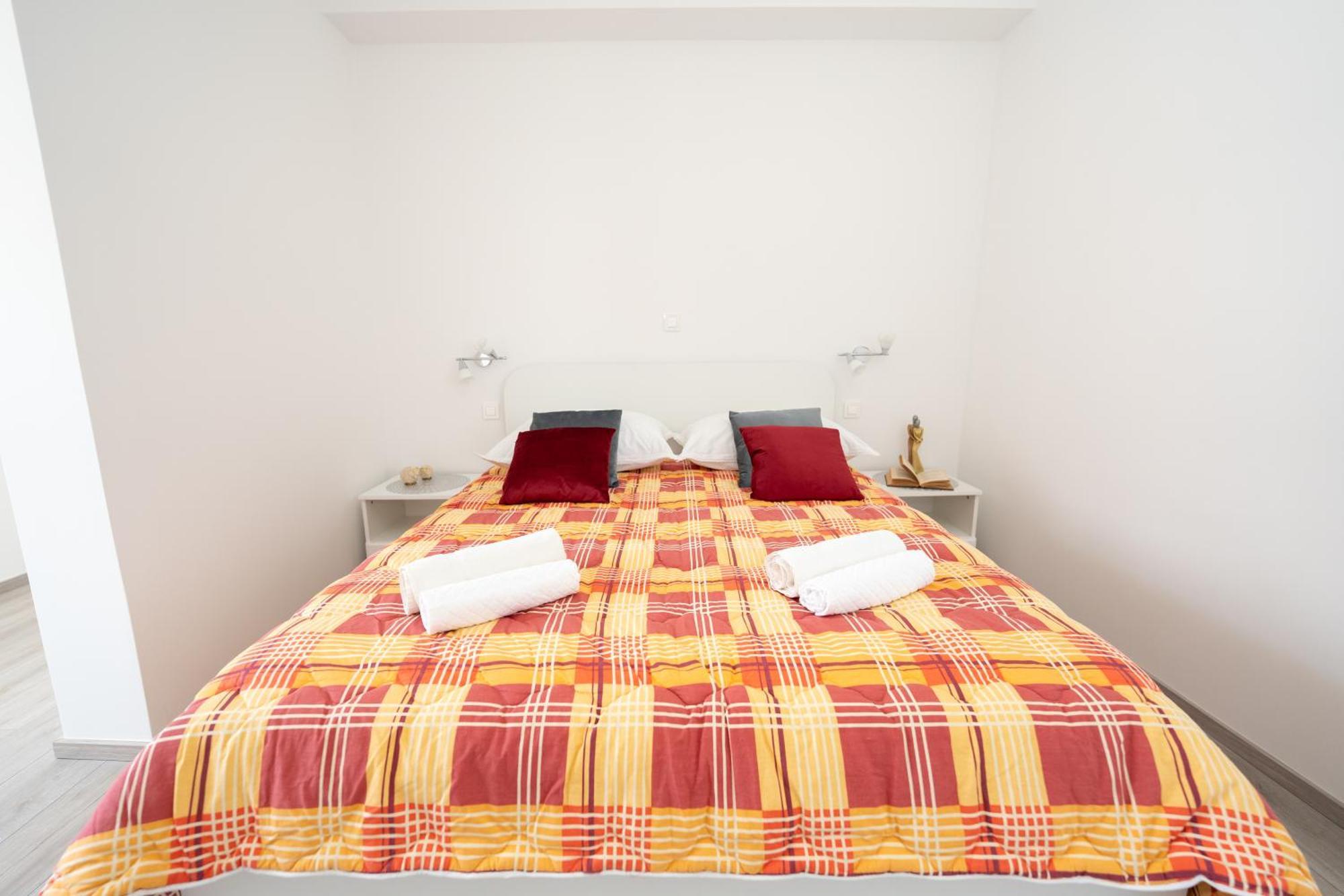 Apartments Biserka Novalja Bilik gambar