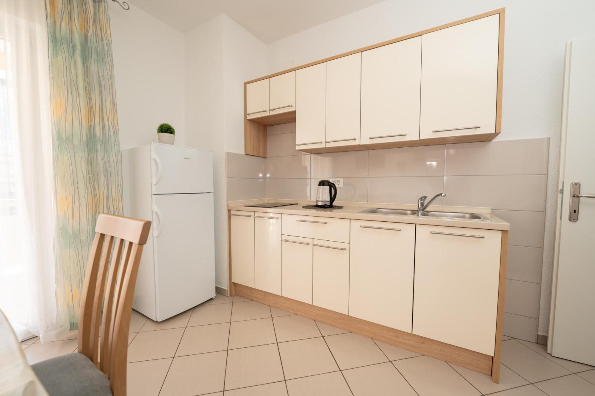 Apartments Biserka Novalja Bilik gambar