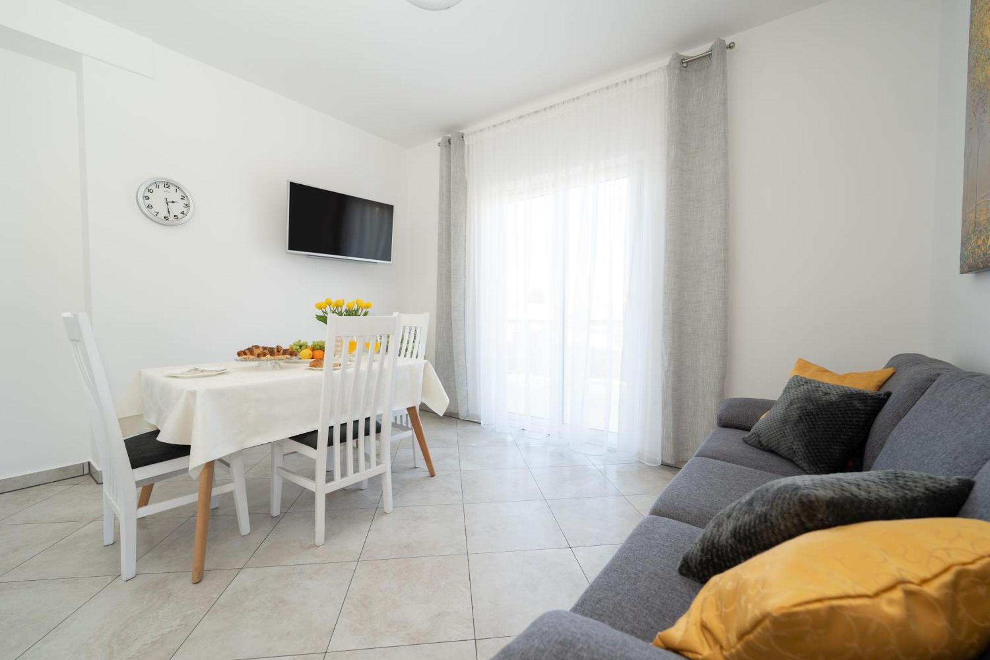 Apartments Biserka Novalja Bilik gambar